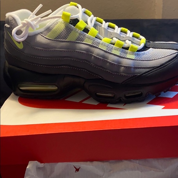 Nike Air Max 95 Neon OG - Picture 2 of 4